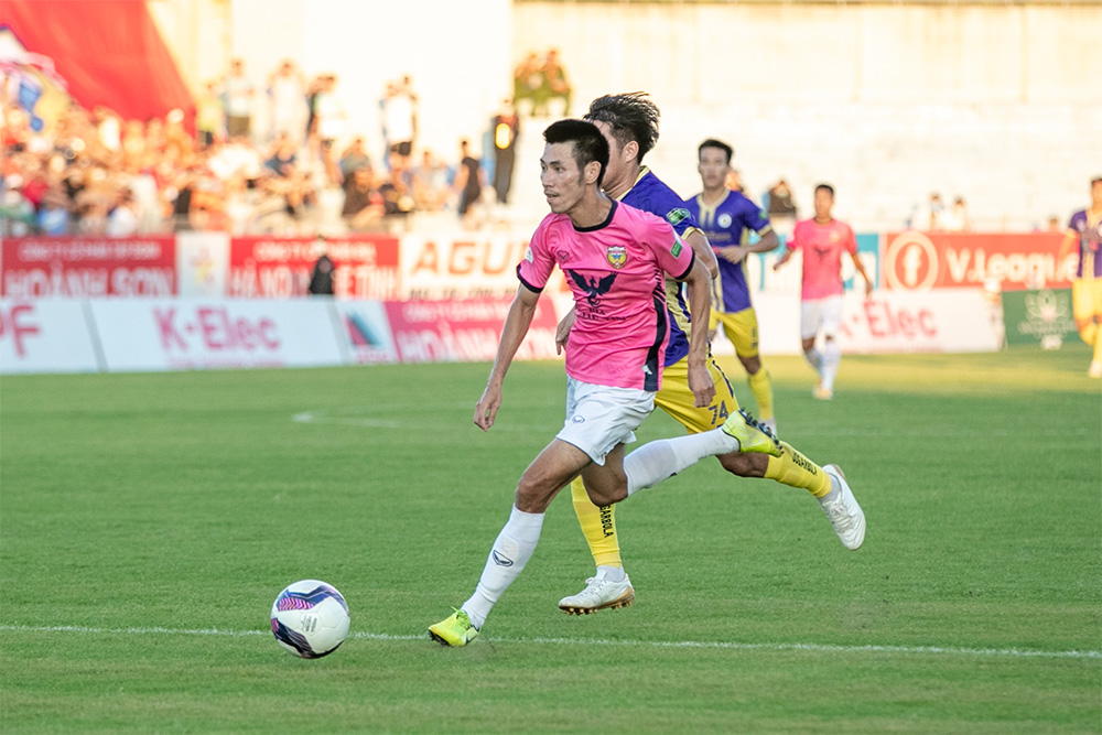 Dù thua nhưng HL Hà Tĩnh đã có trận đấu hay trước Hà Nội trên sân nhà - Ảnh: XT 