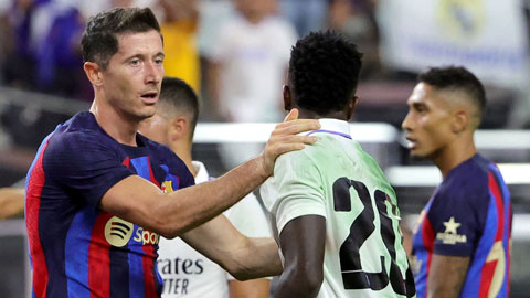 Lewandowski đã thi đấu đầy nỗ lực trong trận đầu tiên cho Barca