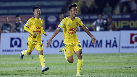 Xuân Quyết ăn mừng trong màu áo Nam Định FC  	Ảnh: Phan Tùng