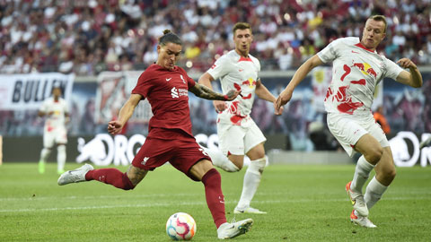 Darwin Nunez (áo đỏ) và đồng đội sẽ “làm nóng” mùa giải mới bằng một chiến thắng đậm đà trước RB Salzburg