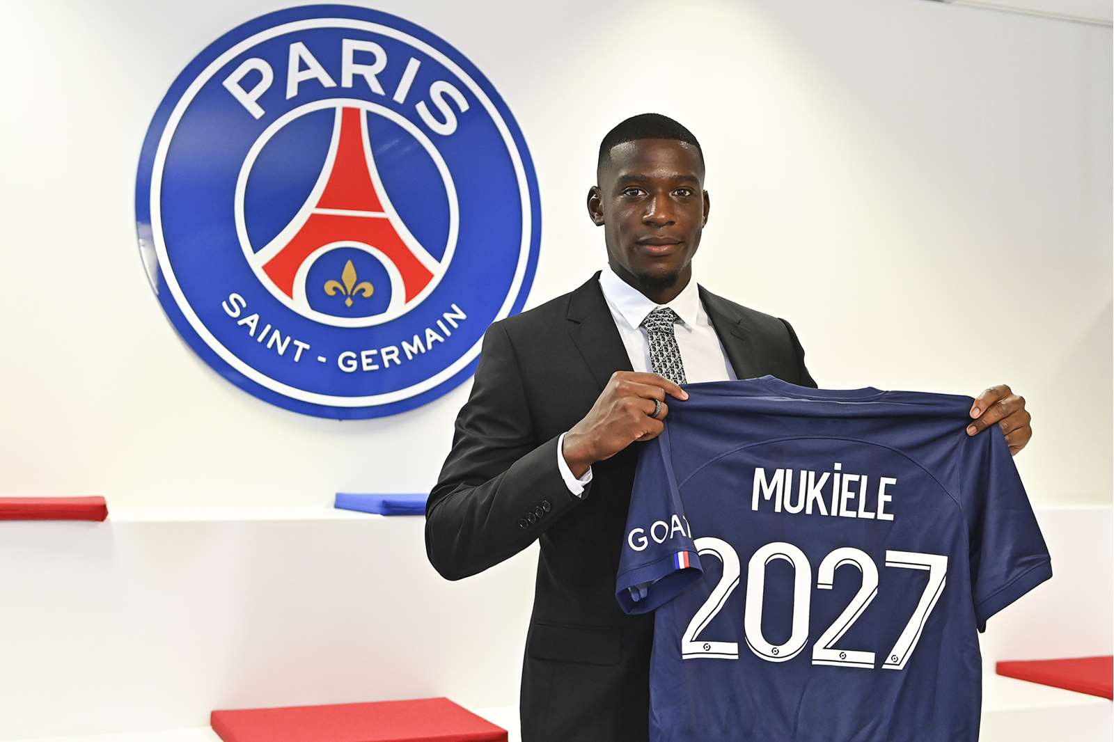 Mukiele cập bến PSG theo bản hợp đồng có thời hạn tới mùa Hè 2027