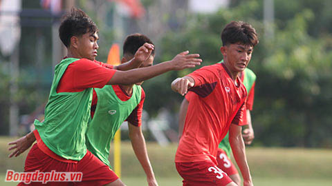 Cầu thủ U16 Việt Nam bị nhắc vì chuyền sai yêu cầu 