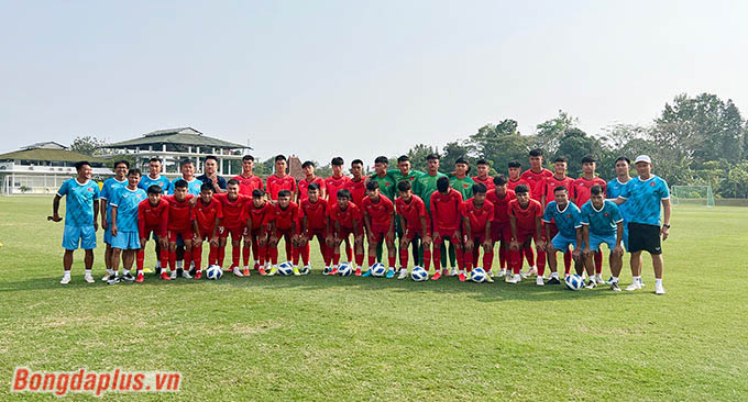 Vào lúc 15h00 chiều 29/7, đội tuyển U16 Việt Nam đã di chuyển tới sân tập thuộc khuôn viên trường quốc tế Yogykarata (Indonesia)