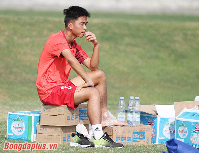Cầu thủ của Huế bị tái phát chấn thương cổ chân trong cuộc đối đầu với U16 Singapore. Dù đã đi lại được bình thường nhưng Đình Thượng vẫn được HLV Nguyễn Quốc Tuấn tạo điều kiện nghỉ ngơi nhằm hồi phục hoàn toàn. 