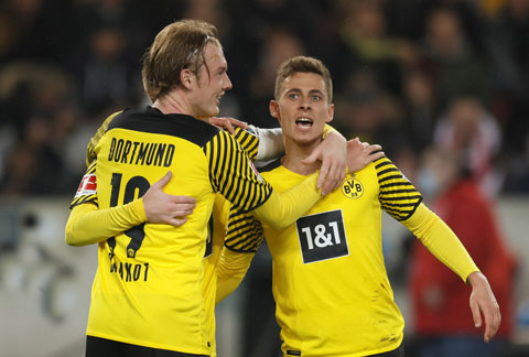 Brandt và Hazard (phải) vẫn phải gồng gánh hàng công Dortmund