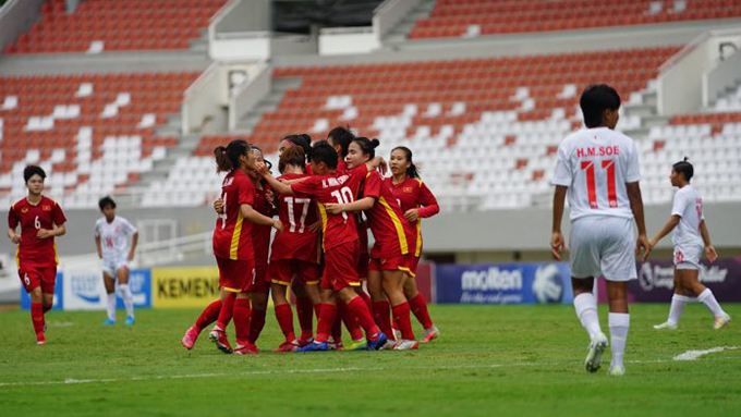 U18 nữ Việt Nam bày tỏ niềm vui chiến thắng trước Myanmar 
