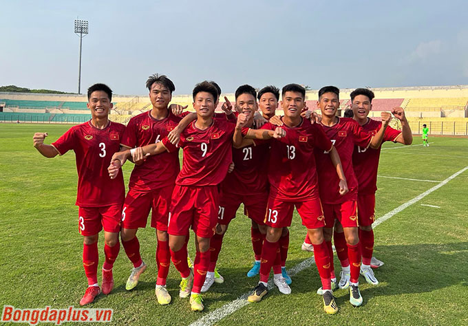 U16 Việt Nam cần phá lối chơi bóng dài của Philippines - Ảnh: Thiên MInh 