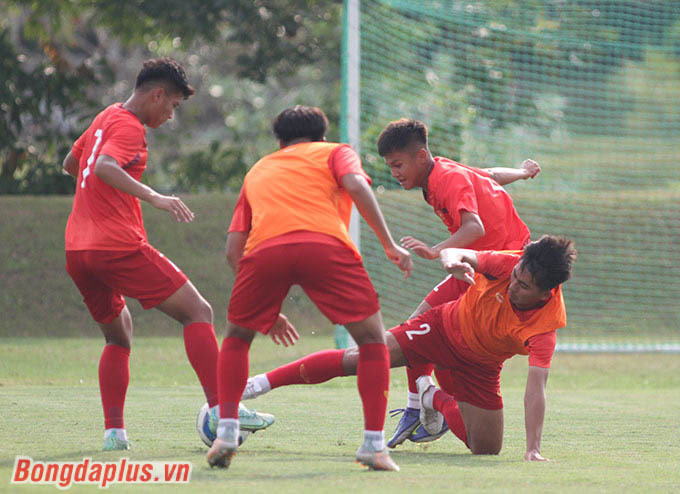 HLV Nguyễn Quốc Tuấn cũng yêu cầu các học trò tập trung tối đa cho màn so tài này. Bởi một chiến thắng sẽ giúp U16 Việt Nam tiến gần hơn tới vòng bán kết của giải đấu.