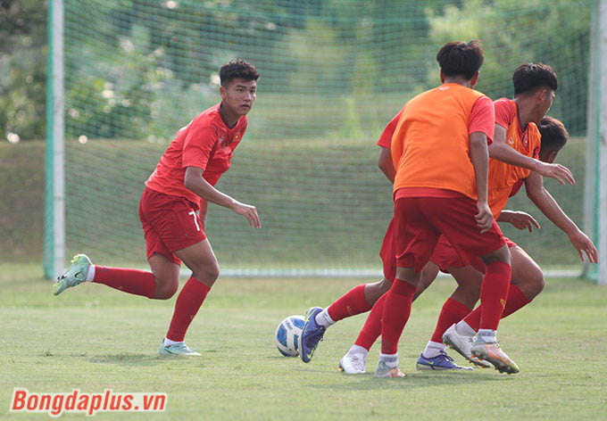 Trận đấu giữa U16 Việt Nam và U16 Philippines diễn ra vào lúc 15h00 ngày 3/8 trên sân Sultan Agung.