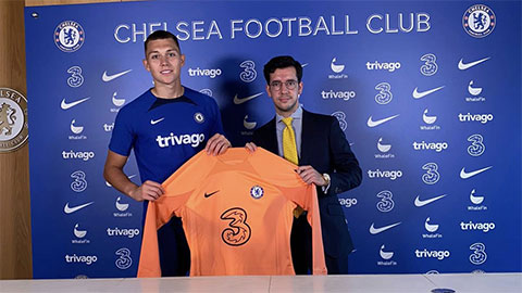 Gabriel Slonina đã ký hợp đồng với Chelsea