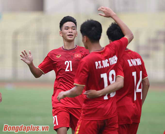 Cơn mưa bàn thắng đến liên tiếp sau đó với U16 Việt Nam 