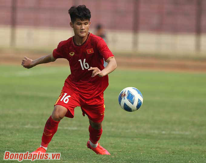 Long Vũ (số 16) lập cú đúp trong chiến thắng 5-1 của U16 Việt Nam trước U16 Philippines 