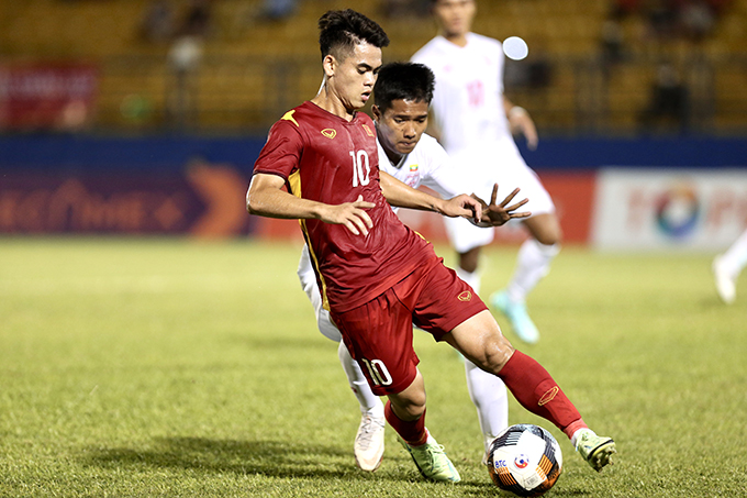 Văn KHang tỏa sáng bằng 2 đường kiến tạo thành bàn cho U19  Việt Nam 