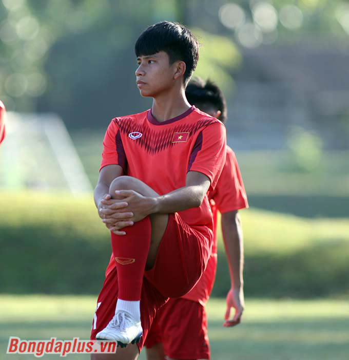 Chiều 4/8, U16 Việt Nam có buổi tập luyện tại khuôn viên trường quốc tế Yogyakarta (Indonesia), để chuẩn bị cho lượt đấu thứ 3 bảng C – VCK U16 Đông Nam Á 2022 gặp chủ nhà U16 Indonesia. 