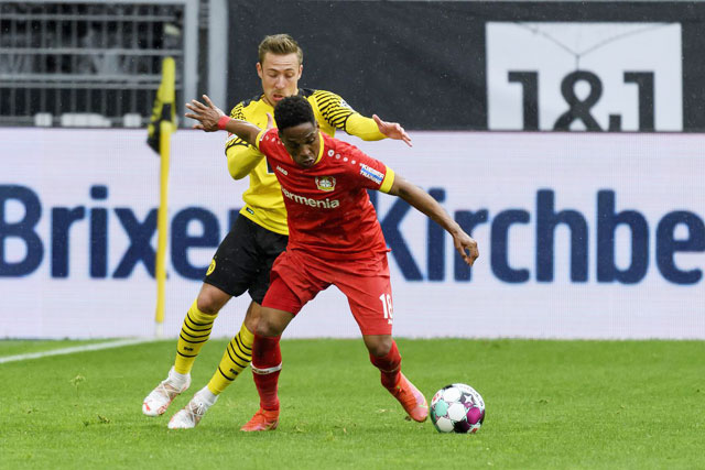 Dù ở đâu và chiến trường nào, Dortmund (sau) luôn rất vất vả khi phải đấu với Leverkusen