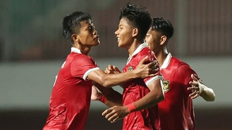 HLV U16 Indonesia luyện sút xa để khoan thủng hàng thủ U16 Việt Nam