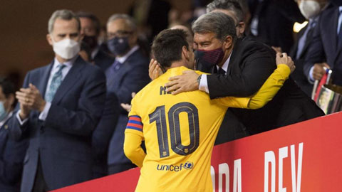 Tròn 1 năm Messi rời Barcelona: 2 cuộc khủng hoảng & 1 diện mạo mới
