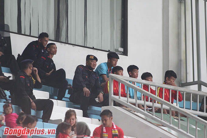 Lực lượng an ninh Indonesia bảo vệ các cầu thủ U16 Việt Nam không thi đấu 