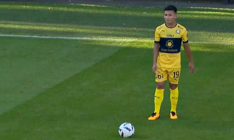 Quang Hải đá chính, thi đấu 68 phút trong màu áo của Pau FC ở cuộc tiếp đón Dijon ở vòng 2 Ligue 2