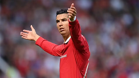 Ferdinand: 'MU không thể để Ronaldo ra đi'