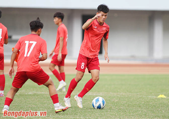 Chiều 9/8, U16 Việt Nam bước vào buổi tập cuối cùng trước trận bán kết với U16 Thái Lan, tại sân Madala Krida (Yogyakarta). 