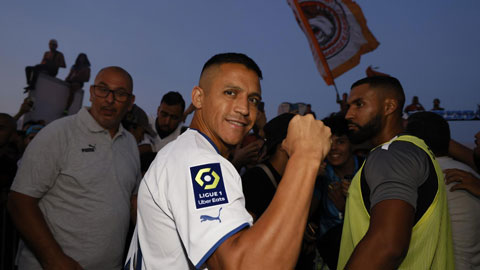 Sanchez được CĐV Marseille chào đón tưng bừng
