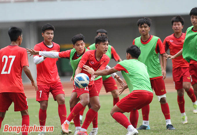 Trò chơi đem đến sự vui vẻ, thoải mái cho các cầu thủ U16 Việt Nam 