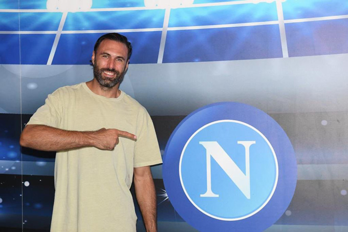 Sirigu sẽ thi đấu cho Napoli trong 1 năm
