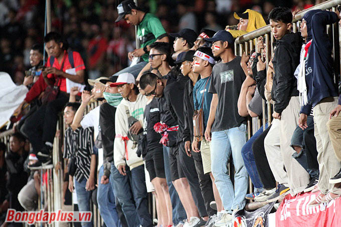 30.000 khán giả đã đến sân Maguworahjo để cổ vũ cho Indonesia. Sức ép tâm lý buộc cầu thủ U16 Việt Nam phải nỗ lực vượt qua 