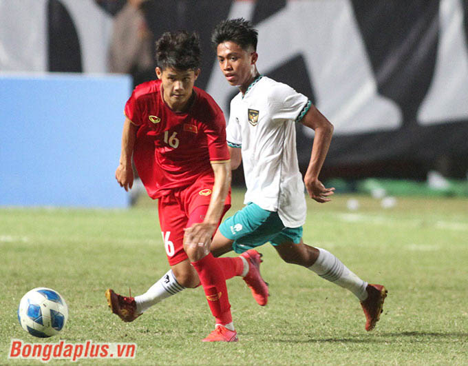 U16 Việt Nam bắt đầu chơi tốt hơn trong giai đoạn 15 phút cuối hiệp 1 