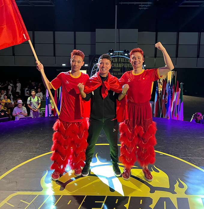 Việt Nam giành huy chương Bạc ở giải tâng bóng nghệ thuật thế giới 