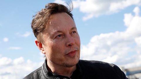 Tỷ phú Elon Musk muốn mua lại Man United