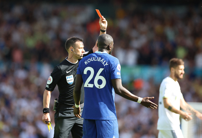 Koulibaly nhận thẻ đỏ ở phút 85 trận Leeds vs Chelsea