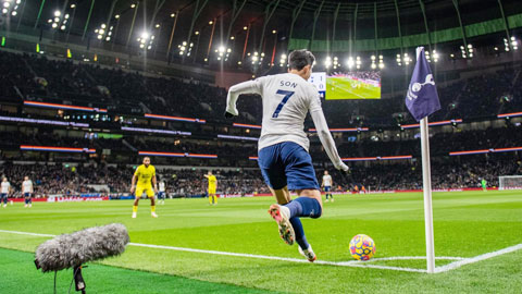 Tottenham 'tung cánh' từ những quả phạt của Gianni Vio