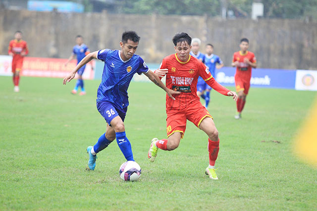 CAND và Quảng Nam FC (trái) đều là những ƯCV cho suất thăng hạng - Ảnh: CTV