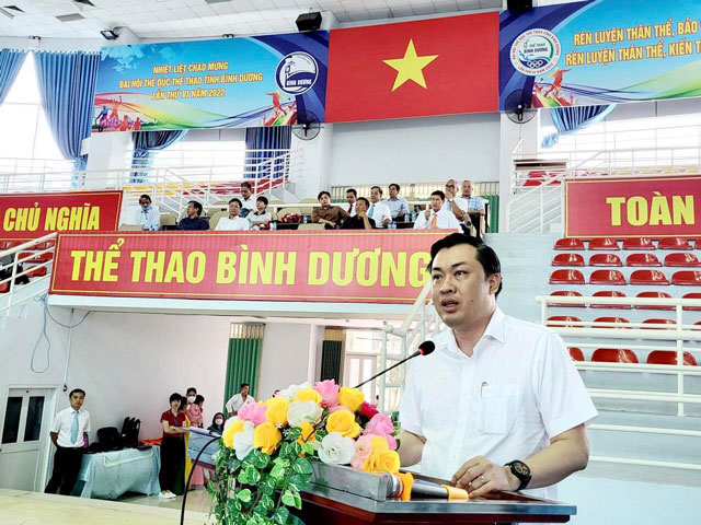 Ông Cao Văn Chóng, PGĐ Sở VHTTDL tỉnh Bình Dương phát biểu khai mạc giải