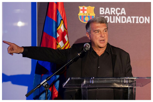 Chủ tịch Joan Laporta đang phải huy động mọi nguồn lực để giải cứu Barca