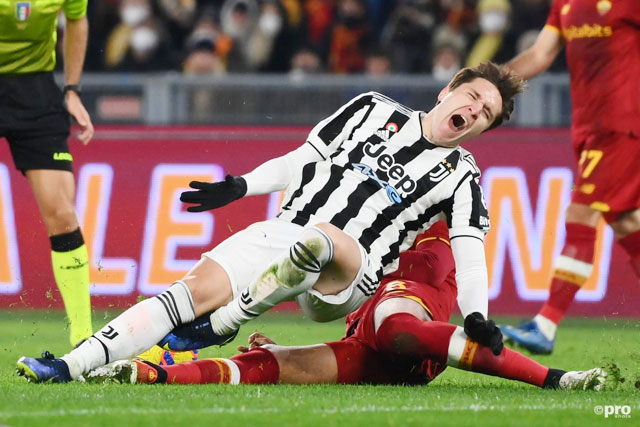 Federico Chiesa bị đứt dây chằng đầu gối trong trận thư hùng giữa Juve và Roma ngày 10/1/2022
