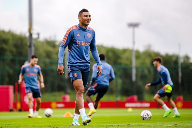 Casemiro tươi cười trong buổi tập đầu tiên tại M.U