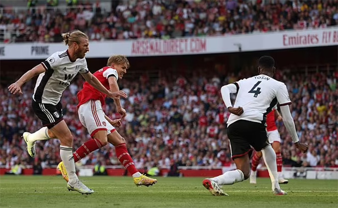 Odegaard ghi bàn gỡ hòa cho Arsenal