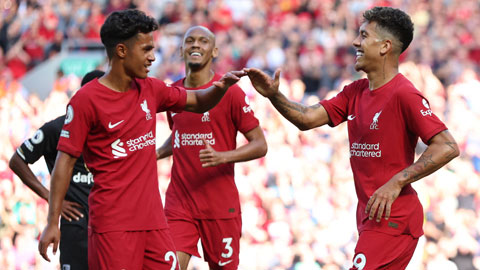 Firmino (phải) ăn mừng bàn thắng trong chiến thắng đậm của Liverpool