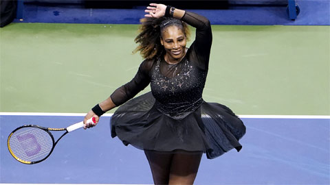Serena Williams đi giày nạm 400 viên kim cương ở US Open 2022