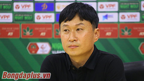 HLV Hà Nội FC cầu xin truyền thông, đau khổ vì bị nghi oan mua trọng tài