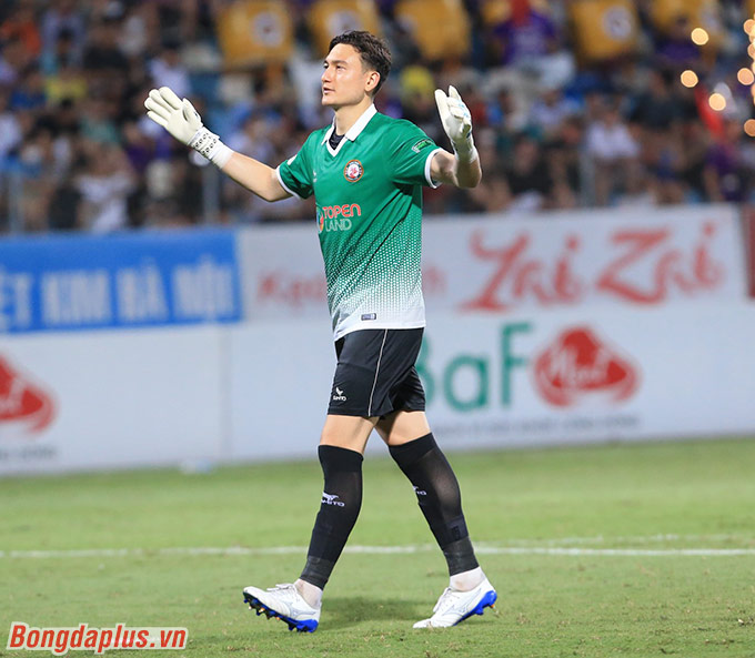Đặng Văn Lâm chơi ấn tượng trước Hà Nội FC - Ảnh: Đức Cường