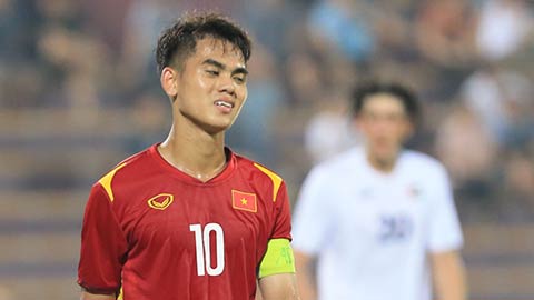 HLV U20 Việt Nam than phiền học trò chuyền sai, kỹ thuật chưa tốt