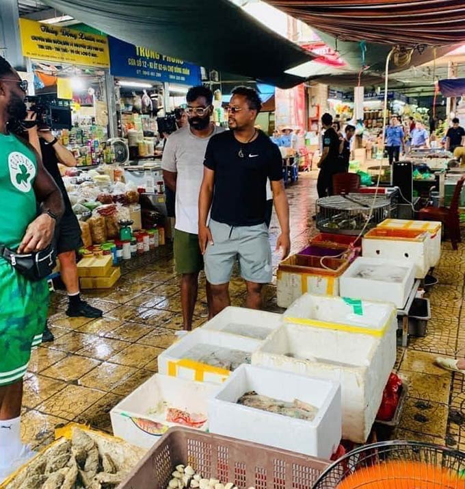 Evra thăm thú chợ hải sản 