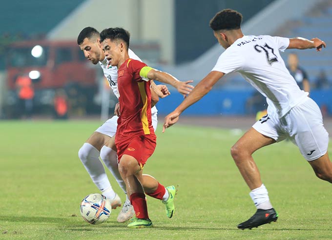Đội trưởng của U20 Việt Nam, Khuất Văn Khang đã thi đấu đầy đủ 90 phút chính thức trước Palestine. HLV Đinh Thế Nam cho biết ông sẽ có kế hoạch sử dụng Khang sao cho phù hợp ở vòng loại U20 châu Á 2022