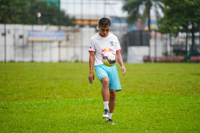 Với nền tảng thể lực, thể hình tốt, Thiên Phước thích ứng rất nhanh khi tham gia đào tạo bóng đá chuyên nghiệp tại Học viện HAGL.
