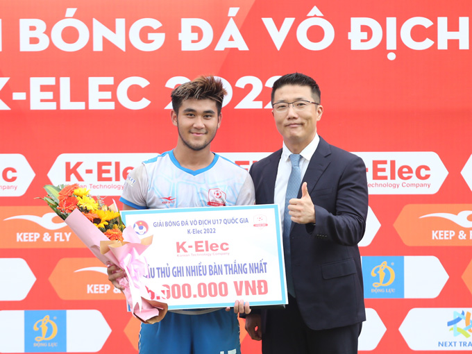 Thái Bá Đạt (U17 PVF) giành giải Vua phá lưới và Cầu thủ xuất sắc nhất giải