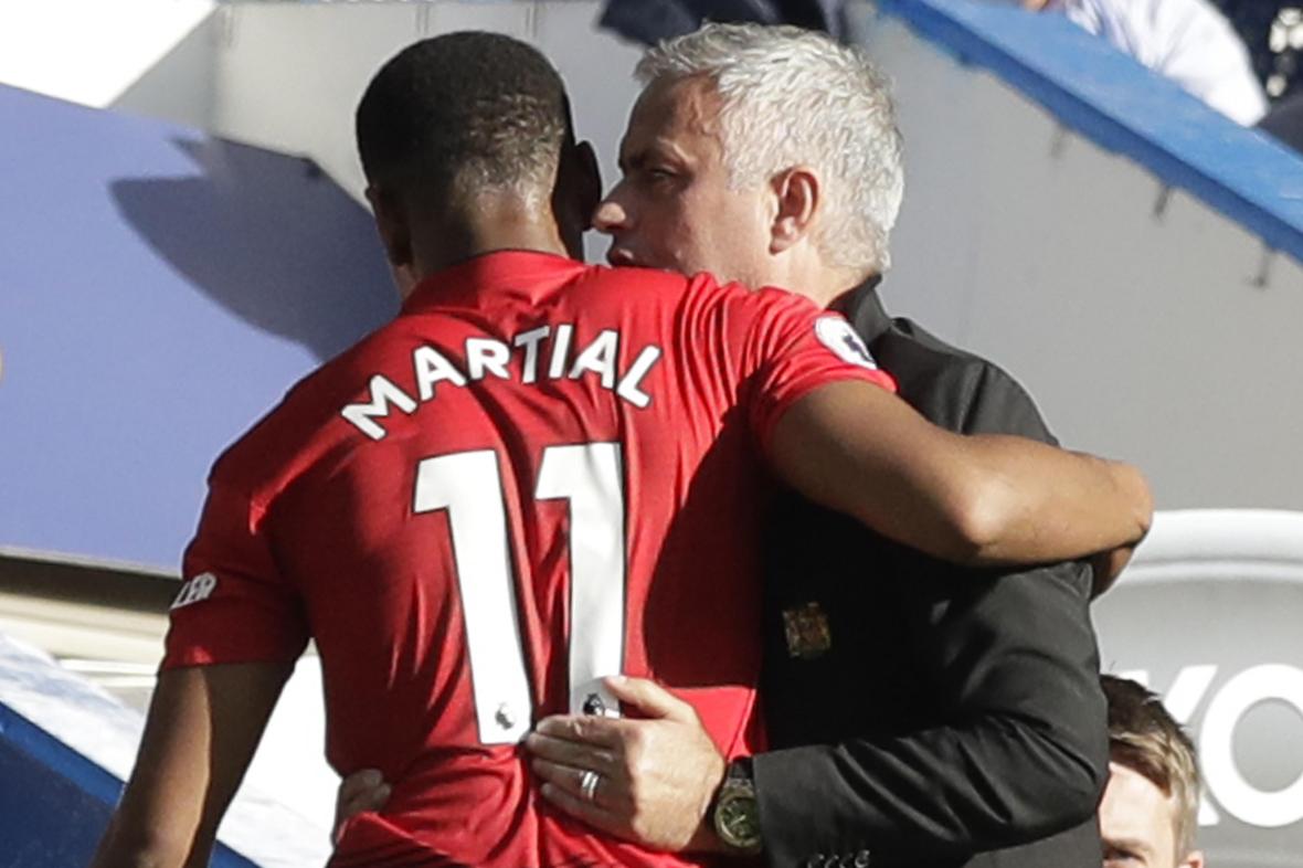 Mối quan hệ của Martial và Mourinho không còn tốt đẹp chỉ vì ông lấy số 9 của anh trao cho Ibrahimovic
